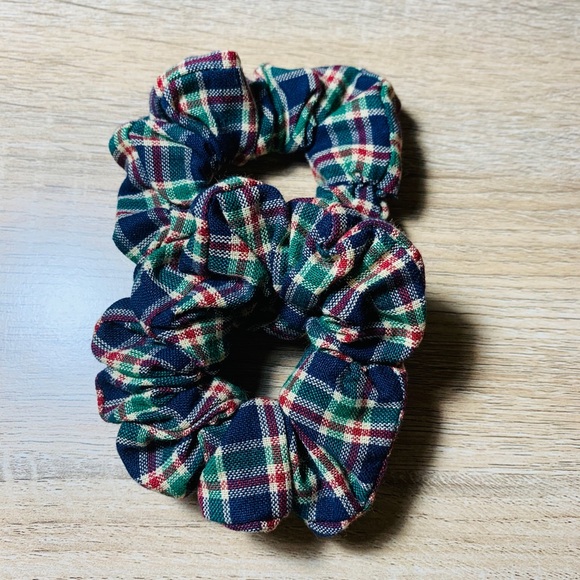 Scrunchie - Picture 6 of 11
